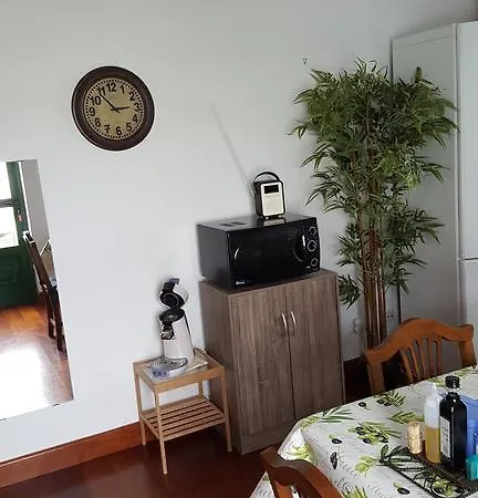 לינה וארוחת בוקר Chez Laura 3*